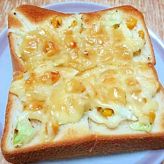 コールスローとツナマヨ風味チーズのトースト